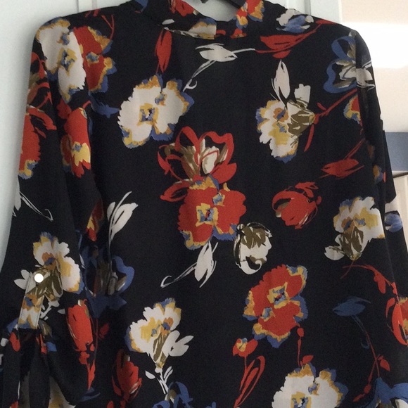 Floral & Ivy women’s plus summer blouse. Silky cool polyester floral. 2X - Picture 4 of 9